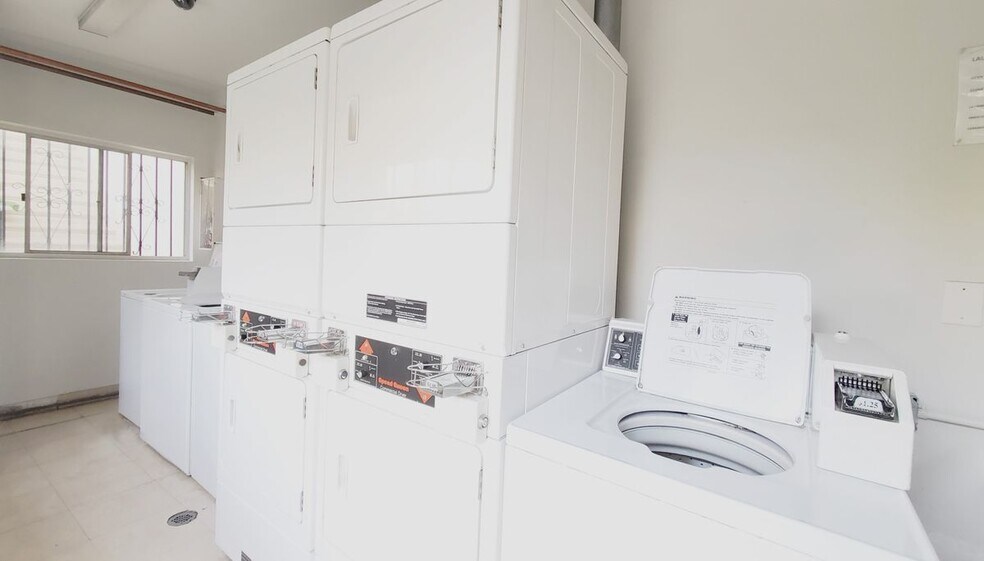 Building Photo - 1818 W Sumac Ln