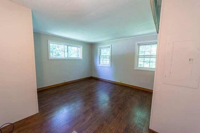 Building Photo - 368 N Rd