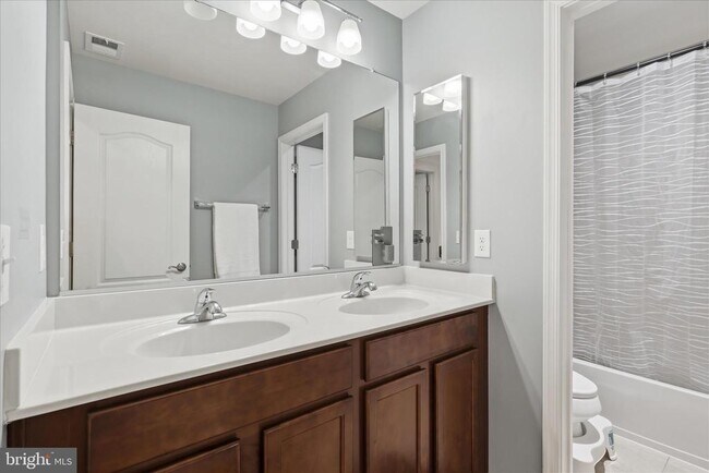 Building Photo - 42522 Stratford Landing Dr