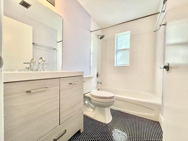 Building Photo - 1542 Drexel Ave