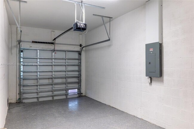 Building Photo - 8448 Dinnano St