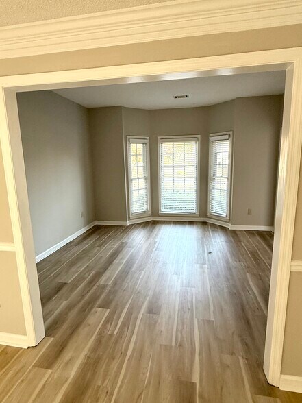 Building Photo - 1601 Willow Way