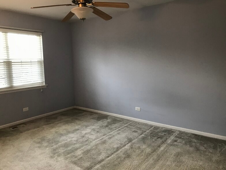 Master bedroom - 420 Tanglewood Ct