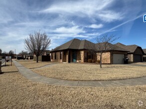 Building Photo - Home for rent in Moore with 3 bedrooms + a...