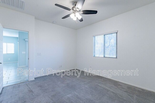 Building Photo - 8816 S 41st Dr