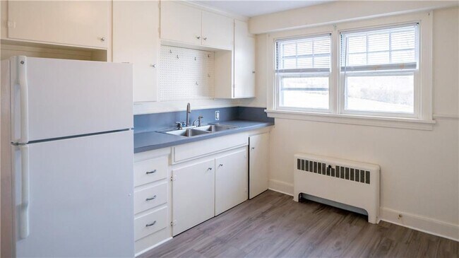 Building Photo - 118 Ruggles Ave