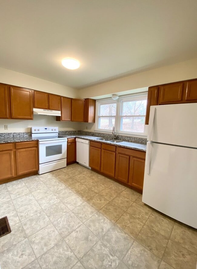 Building Photo - Two Bed Townhome in Fredericksburg