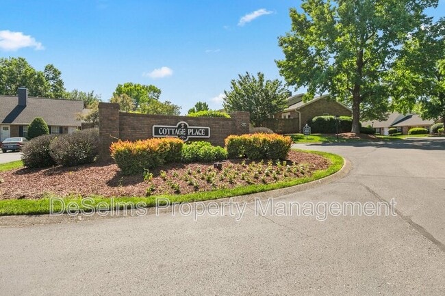 Building Photo - 208 Cottage Pl