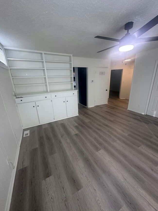 Building Photo - 912 Orange St