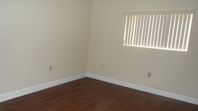 Building Photo - 2-Bed, 2-Bath Apartment with Balcony!