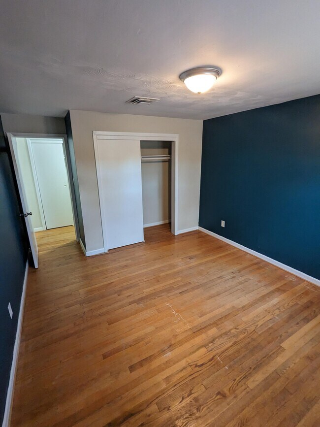 Building Photo - 315 Martha Lee Dr
