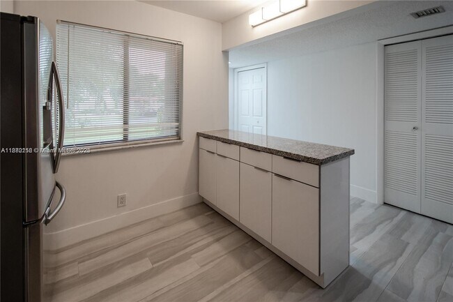 Building Photo - 16471 Blatt Blvd