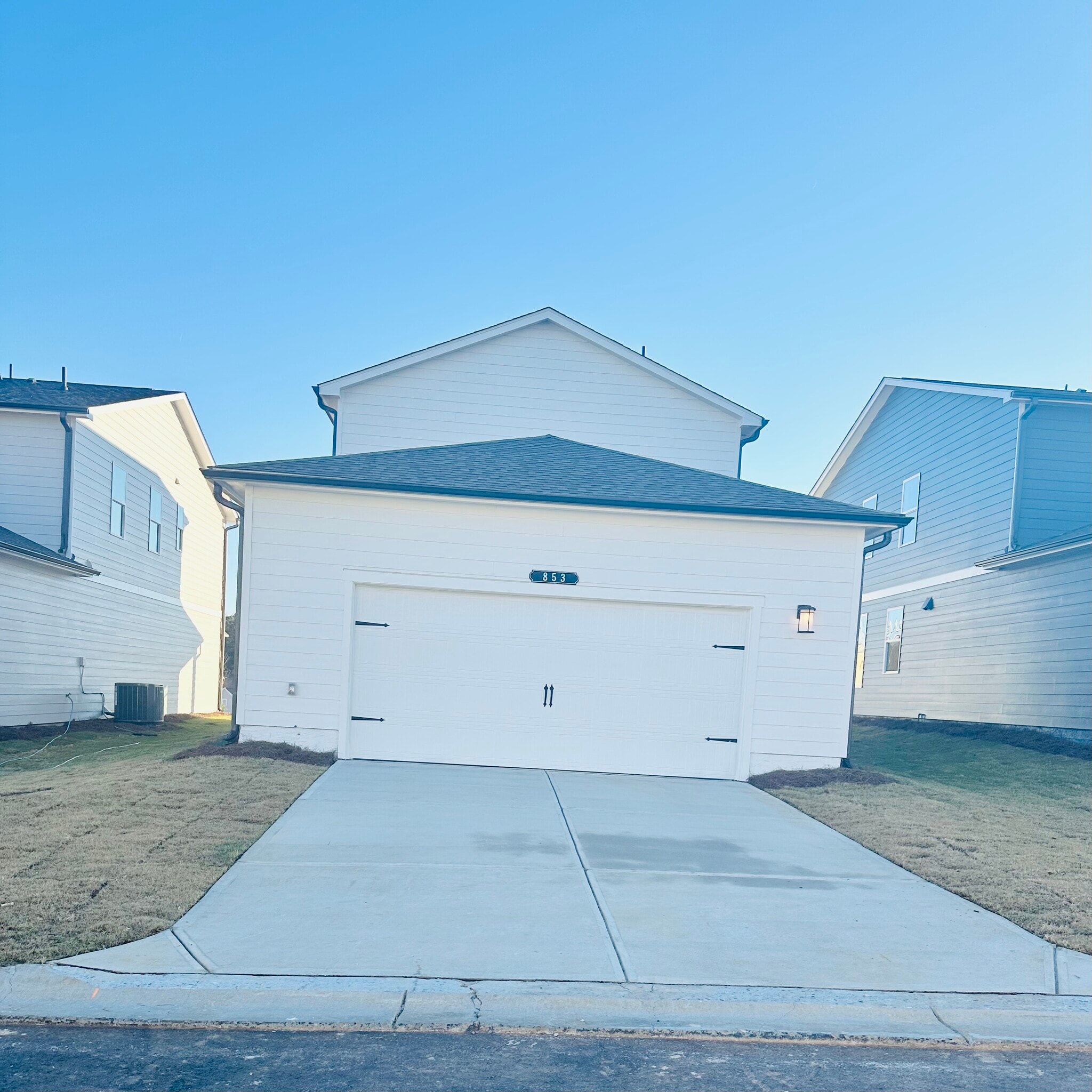 Building Photo - 853 York Aly