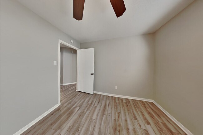 Building Photo - 17918 Seven Pines Dr