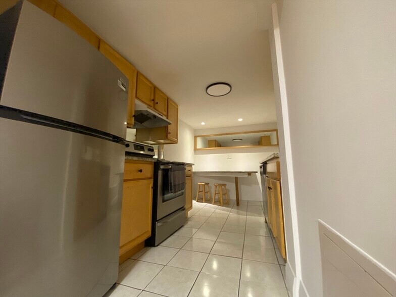 Primary Photo - 90 Bynner St