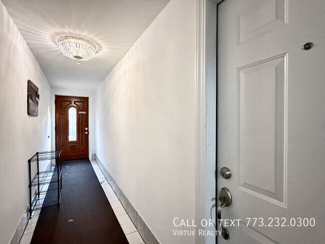 Building Photo - 5791 N Ridge Ave