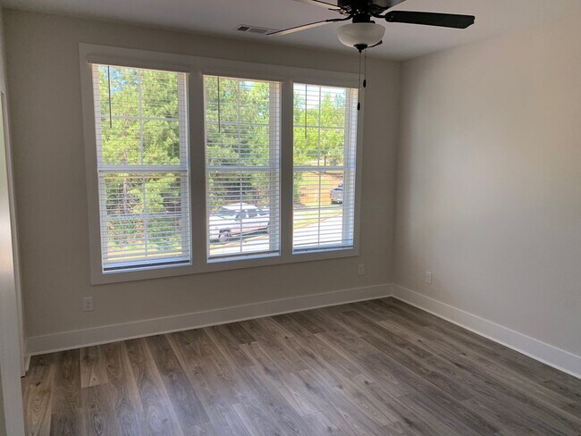 Building Photo - Twin Forks Townhomes