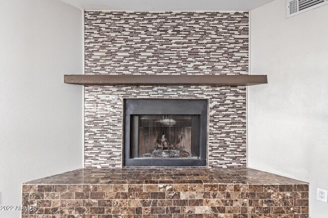 Building Photo - Charming 2 Bed 2 Bath Townhome near Downto...