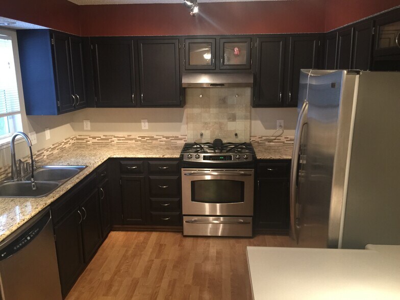 Building Photo - 548 NW 17th Cir