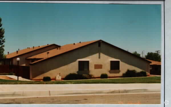 Building Photo - Sequoia Apartments