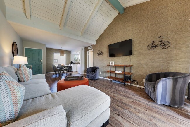 Building Photo - Canyon Country Club Estados, South Palm Sp...
