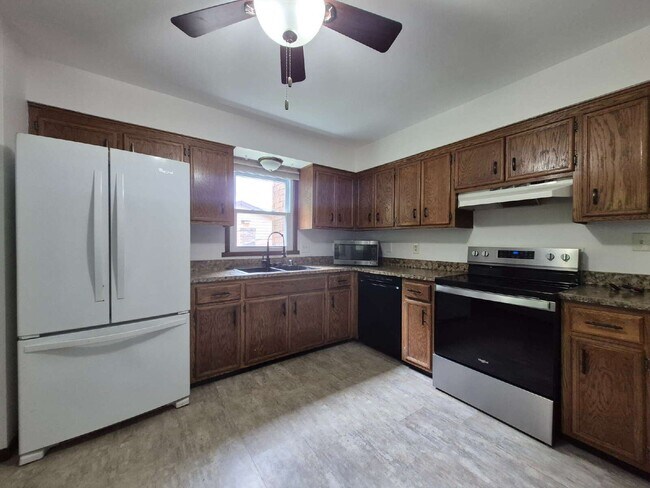 Building Photo - 21225 Mary Lynn Dr