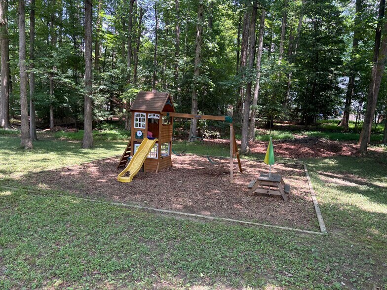Building Photo - 5605 Chatmoss Rd