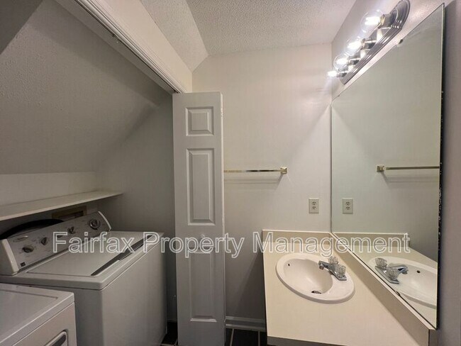 Building Photo - 112 Greenmont Ln