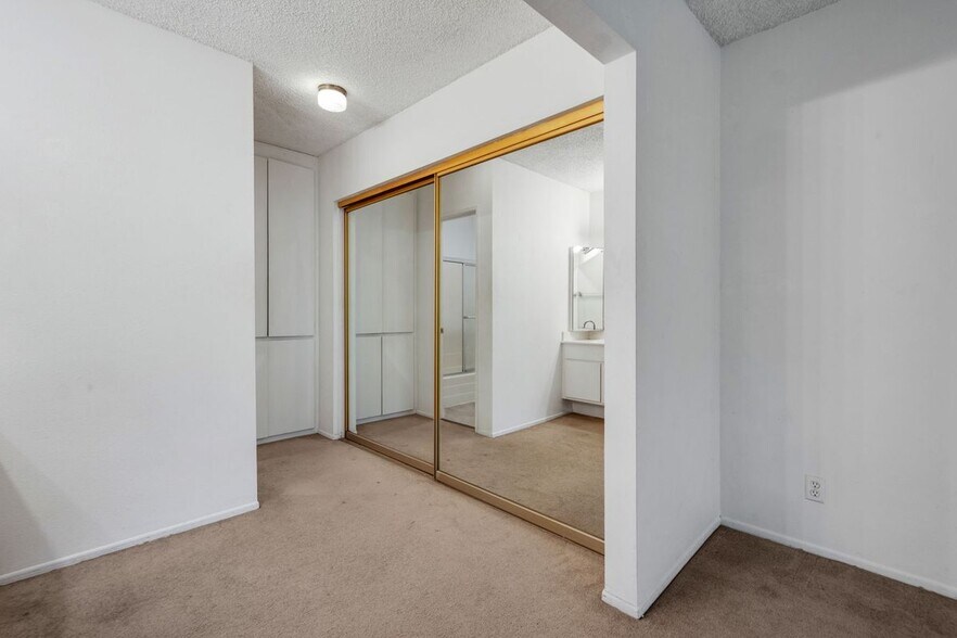 Building Photo - 7742 Redlands St