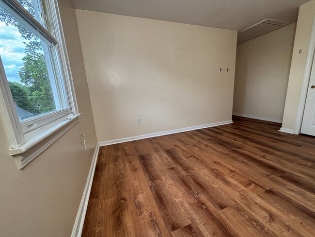 Building Photo - 118 Montclair Ave