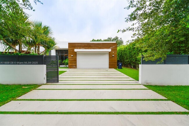 Building Photo - 7940 SW 58th Ct