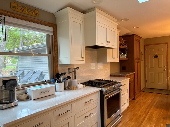 Building Photo - Beautiful 4-Bedroom, 2-Bathroom Home in Ed...