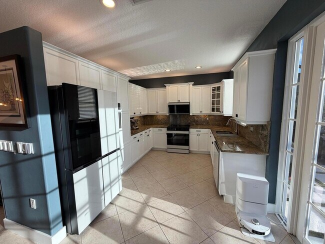 Building Photo - 6094 Oak Bluff Way