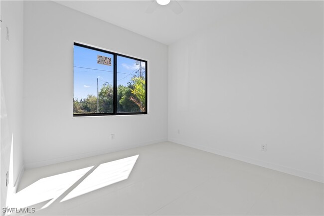 Building Photo - 3808 10th St SW