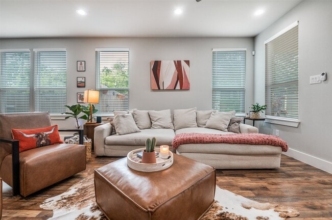 Building Photo - 2123 Ramsey Ave