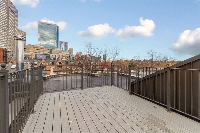 Building Photo - 17 Follen St