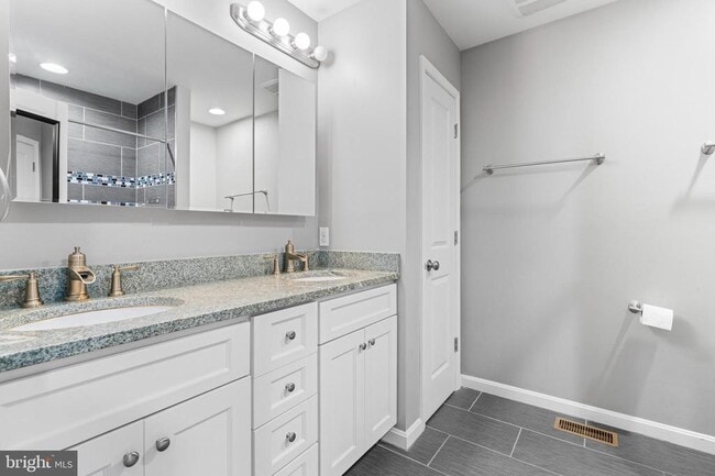 Building Photo - 1330 S Charles St