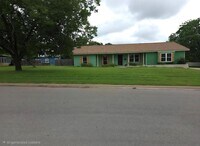 Building Photo - 926 Pecan St