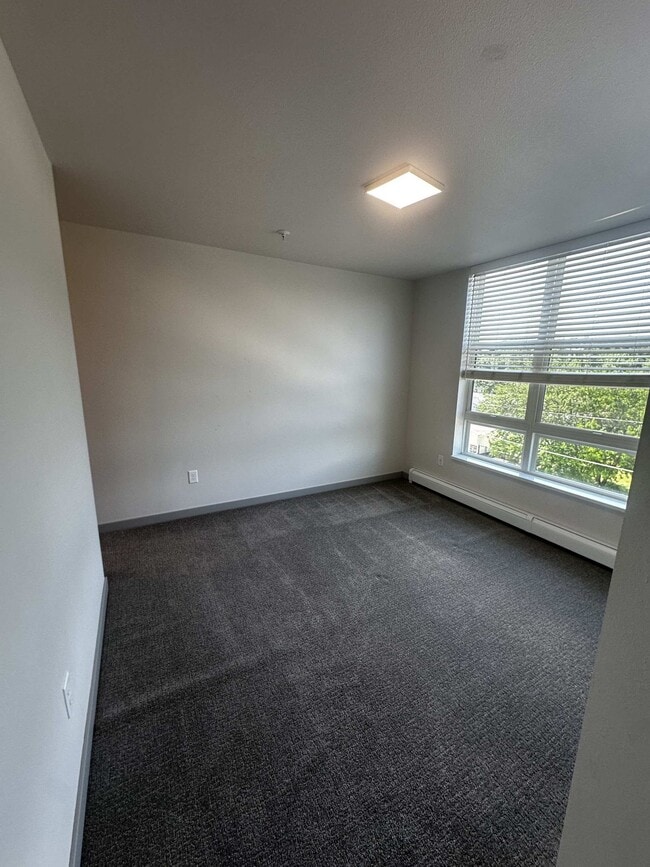 Building Photo - 300 Sheyenne St