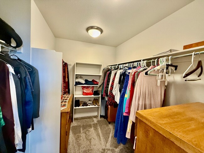 Building Photo - Beautiful Modern 3-Bedroom, 2.5 bath Townh...