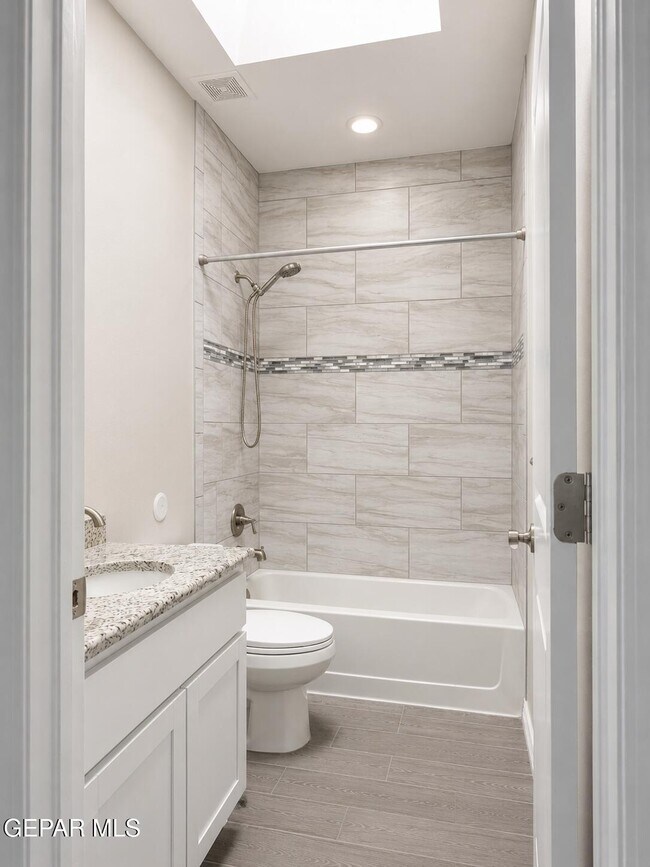 Building Photo - 909 Malven Pl