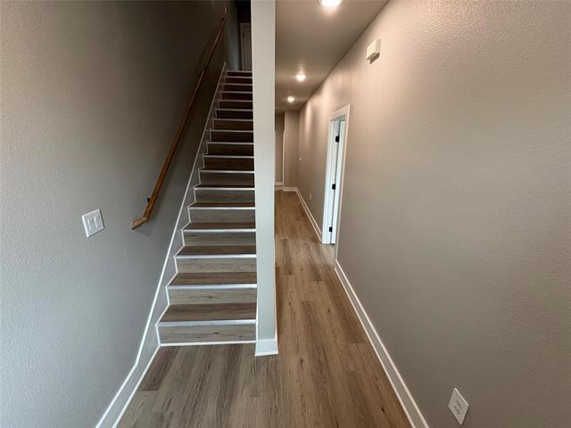 Building Photo - 422 S Lillian