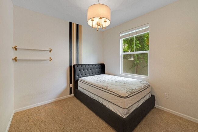 Building Photo - 3BR/3BA Folsom Condo with Fireplace + 2 Car Garage