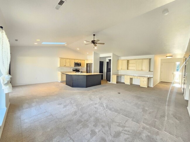 Building Photo - $1,995 - 2 Bed / 2 Bath Beautiful House in...