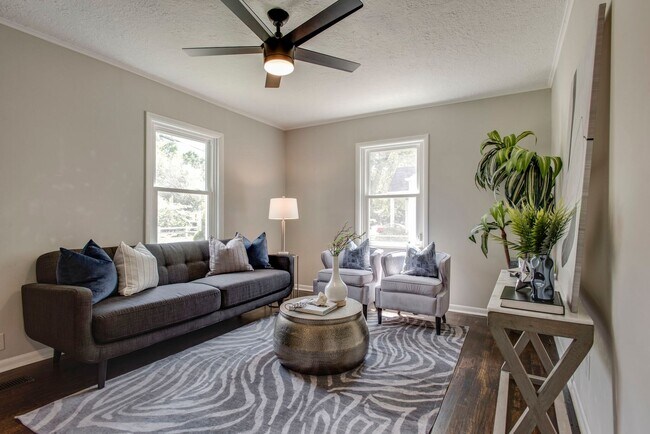 Building Photo - Cute and Cozy Home in Cleveland Park, Walk to Mas Tacos and The Pharmacy, Minutes to Five Points,...
