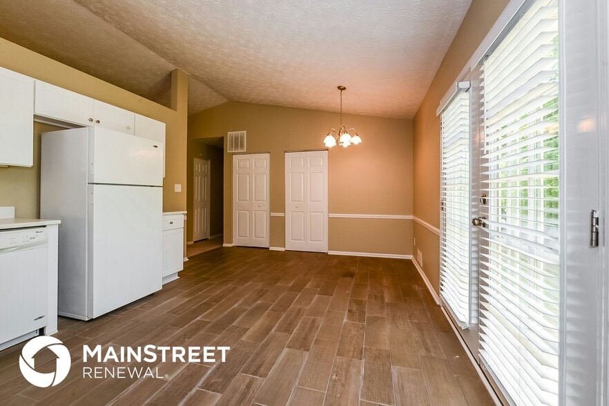 Building Photo - 3275 Creekwood Dr