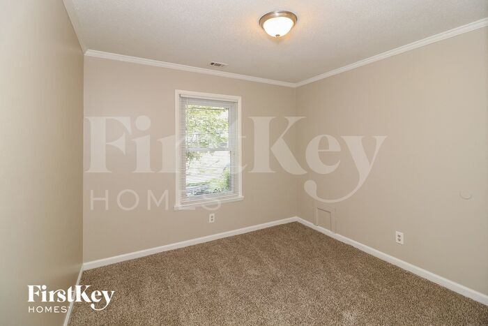 Building Photo - 3210 Oakbrook Ln