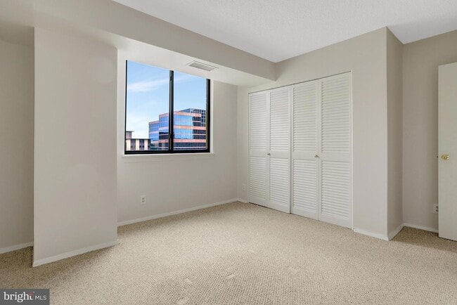 Building Photo - 3800 Fairfax Dr