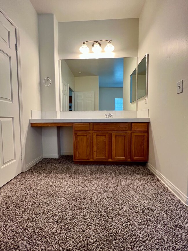 Building Photo - 708 Meadow Grove Ct