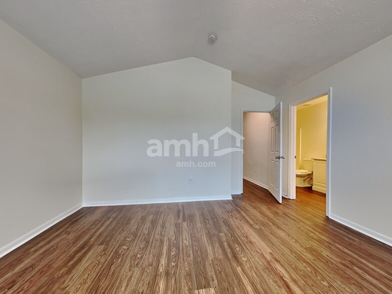 Building Photo - 216 Heftner Cir